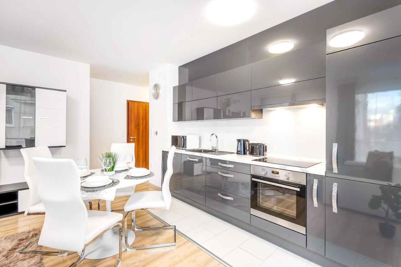 Modern Apartment With Free Garage And Balcony In The Downtown Budapest Exterior photo